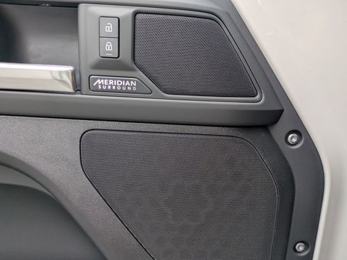 New 2026 Land Rover Defender 110 X-Dynamic SE image 25