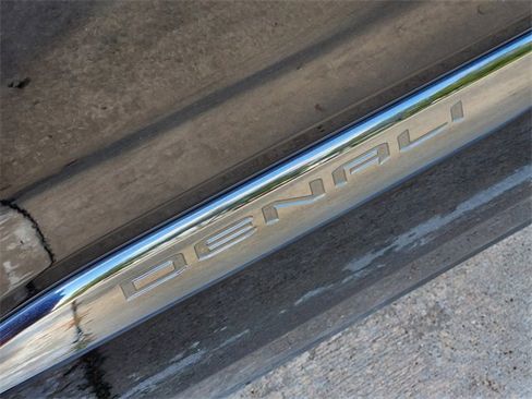 Used 2021 GMC Acadia Denali w/ Denali Technology Package image 12