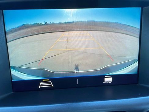 Used 2021 Chevrolet Colorado LT w/ LT Convenience Package image 24