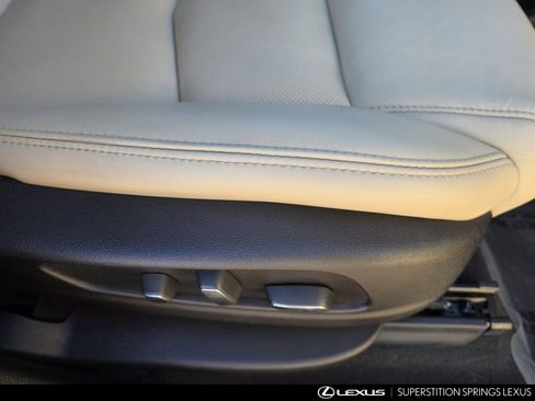 Used 2018 Cadillac XT5 Luxury w/ Driver Awareness Package image 33