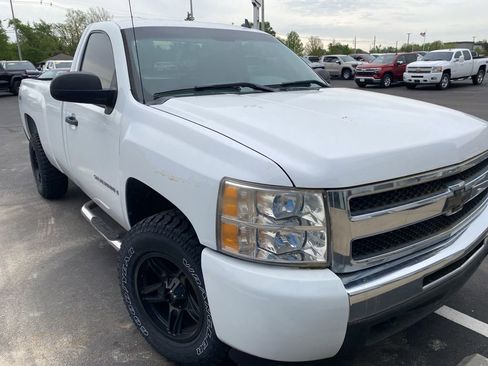 Used 2009 Chevrolet Silverado 1500 W/T AWD/4WD image 2