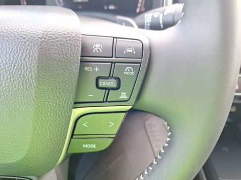 Used 2025 Toyota Camry SE w/ Convenience Package image 20