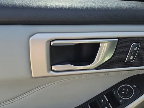 Used 2022 Ford Explorer XLT w/ Equipment Group 202A image 22