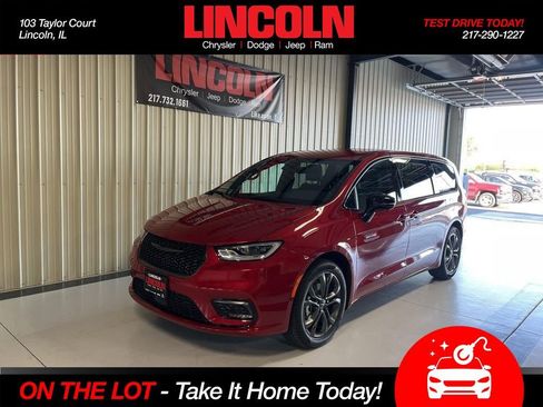 New 2026 Chrysler Pacifica Select image 1