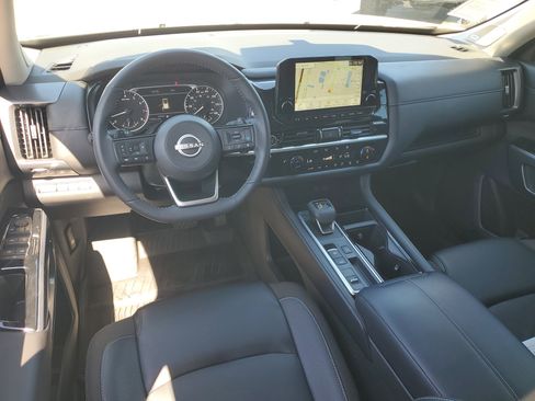 Certified 2024 Nissan Pathfinder SL w/ SL Premium Package FWD image 18