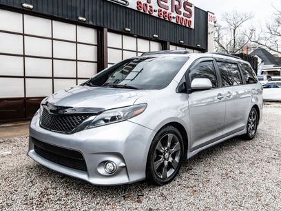 Used 2016 Toyota Sienna SE w/ SE Preferred Package