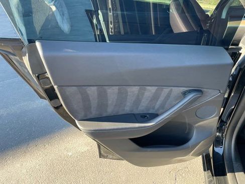 Used 2021 Tesla Model Y Long Range image 11