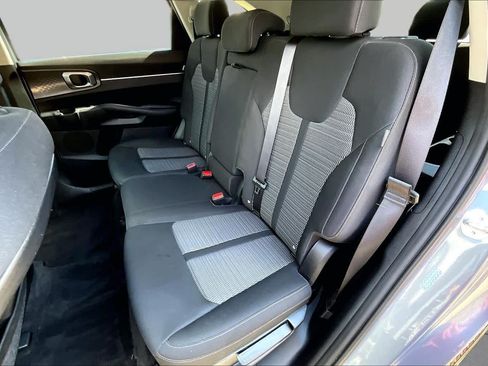 Used 2025 Kia Sorento LX FWD image 24