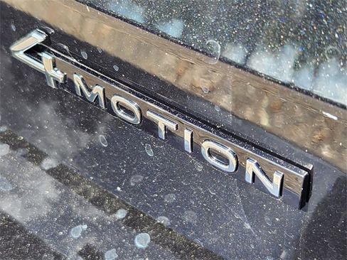 New 2025 Volkswagen Taos SE image 12