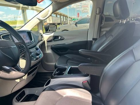 Used 2023 Chrysler Pacifica Touring-L w/ Road Tripper Package AWD/4WD image 34