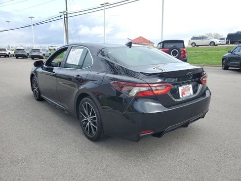 Used 2023 Toyota Camry SE w/ Cold Weather Package image 3
