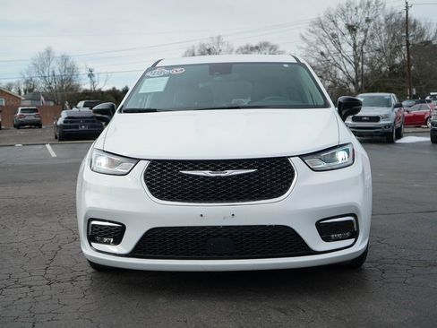 Used 2024 Chrysler Pacifica Touring-L image 26