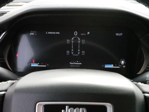 Used 2023 Jeep Grand Cherokee L Limited w/ Black Appearance Package image 21