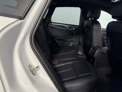 Used 2025 Porsche Macan AWD/4WD image 20