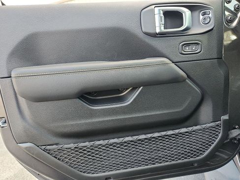 New 2025 Jeep Gladiator Sport image 8