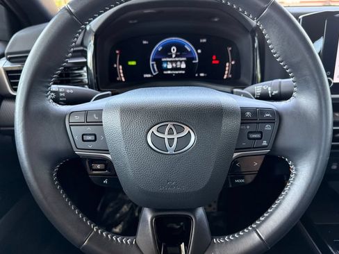 Used 2025 Toyota Camry SE FWD image 33