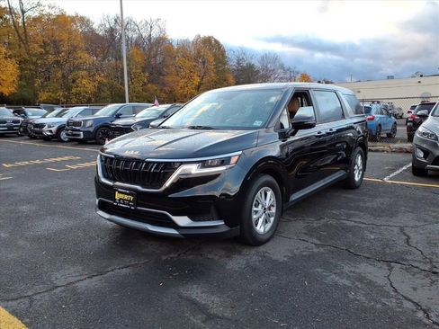 Certified 2023 Kia Carnival LX image 3