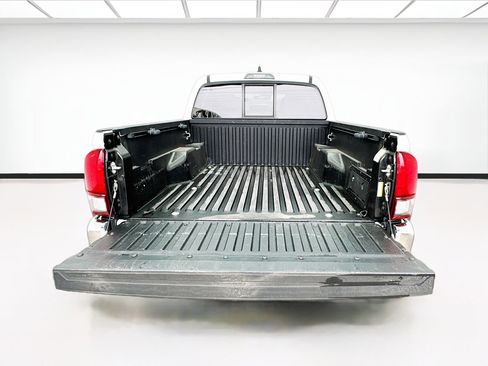 Used 2022 Toyota Tacoma SR5 RWD image 16