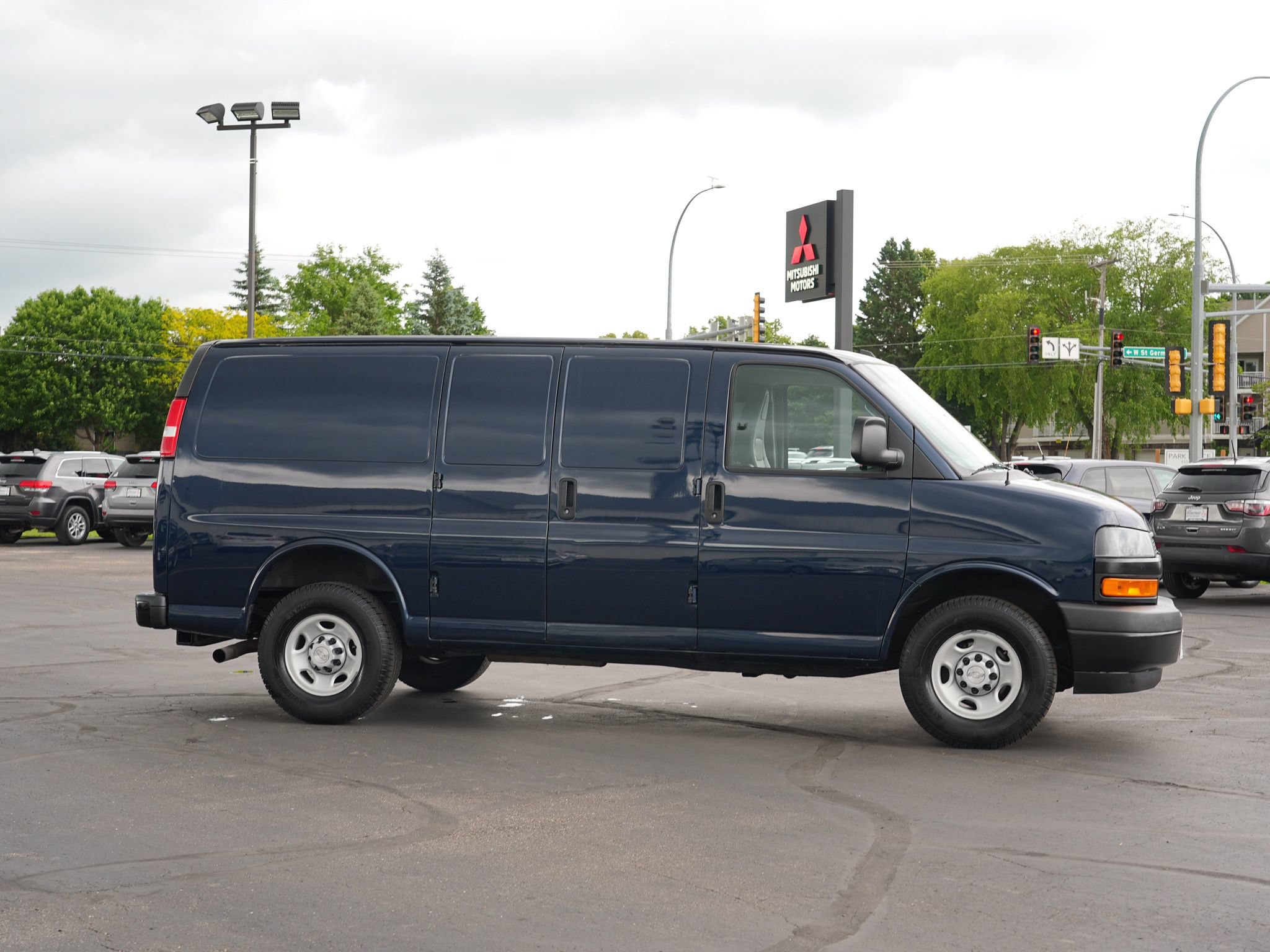 Used 2019 Chevrolet Express 2500 w/ Communications Package RWD image 2