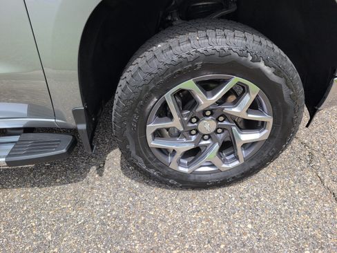 Used 2024 Chevrolet Silverado 1500 LTZ AWD/4WD image 9