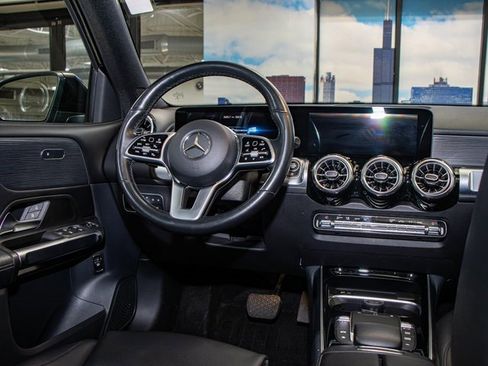 Used 2022 Mercedes-Benz GLB 250 4MATIC image 17