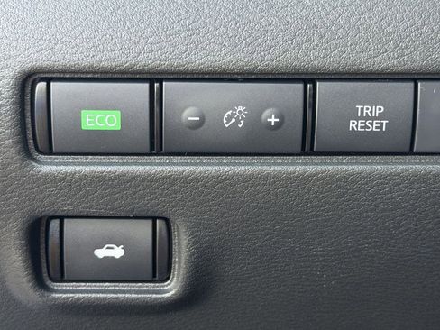 Used 2025 Nissan Sentra SV FWD image 24