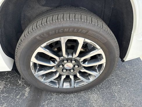 Used 2020 GMC Acadia Denali w/ Technology Package FWD image 27