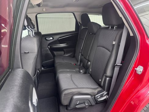 Used 2016 Dodge Journey SE w/ Flexible Seating Group image 12