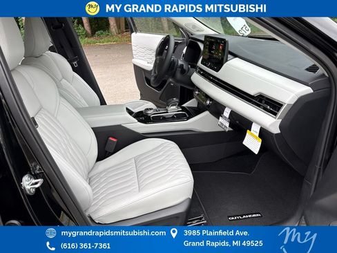 New 2026 Mitsubishi Outlander SEL AWD/4WD image 16