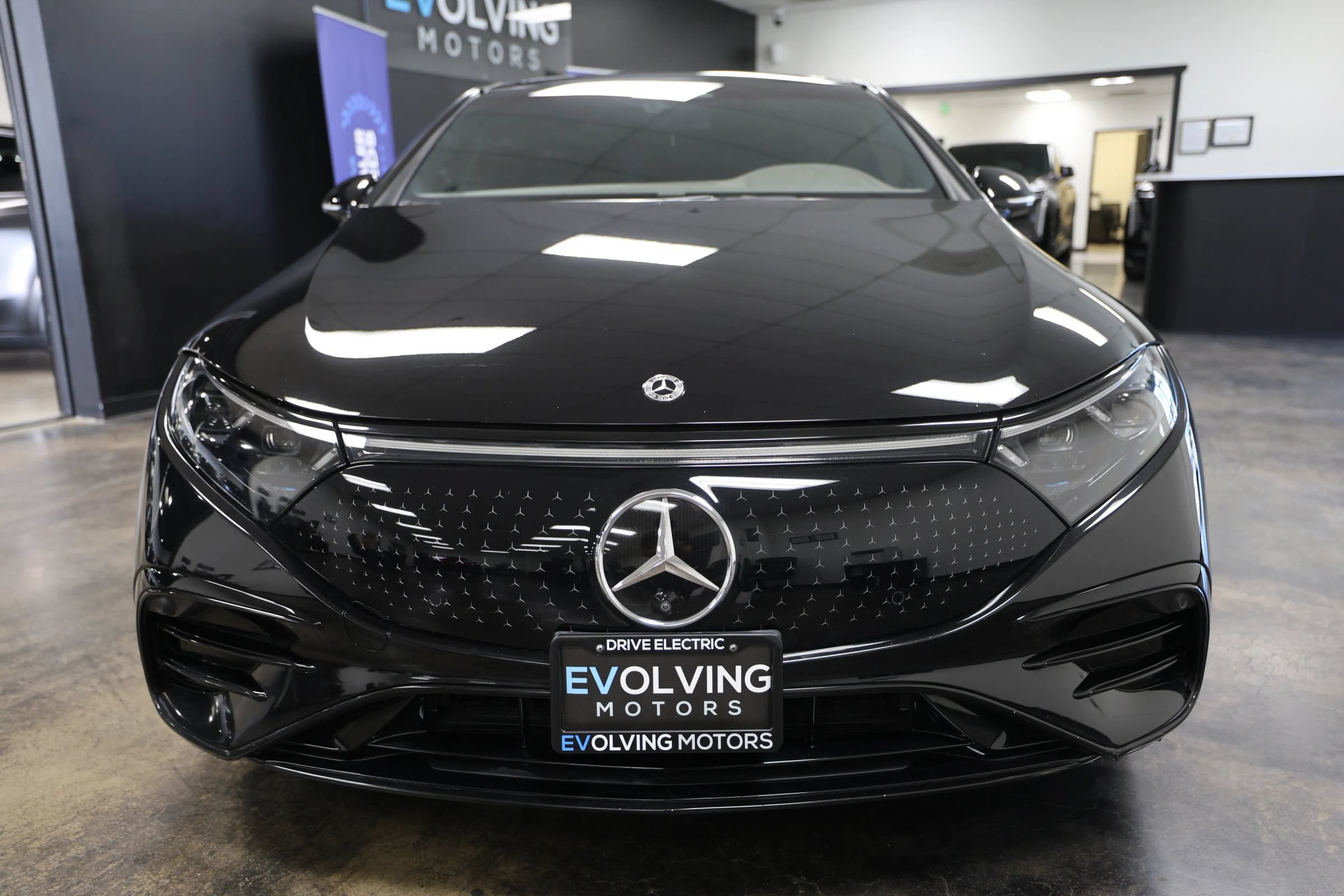 Used 2022 Mercedes-Benz EQS 580 4MATIC Sedan image 6