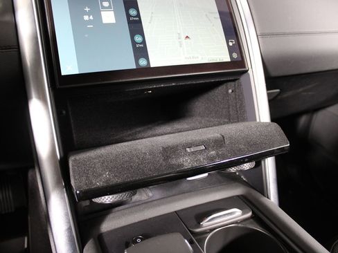 Used 2022 Land Rover Discovery S image 24