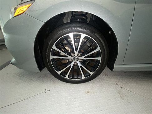 Used 2020 Toyota Camry SE image 10