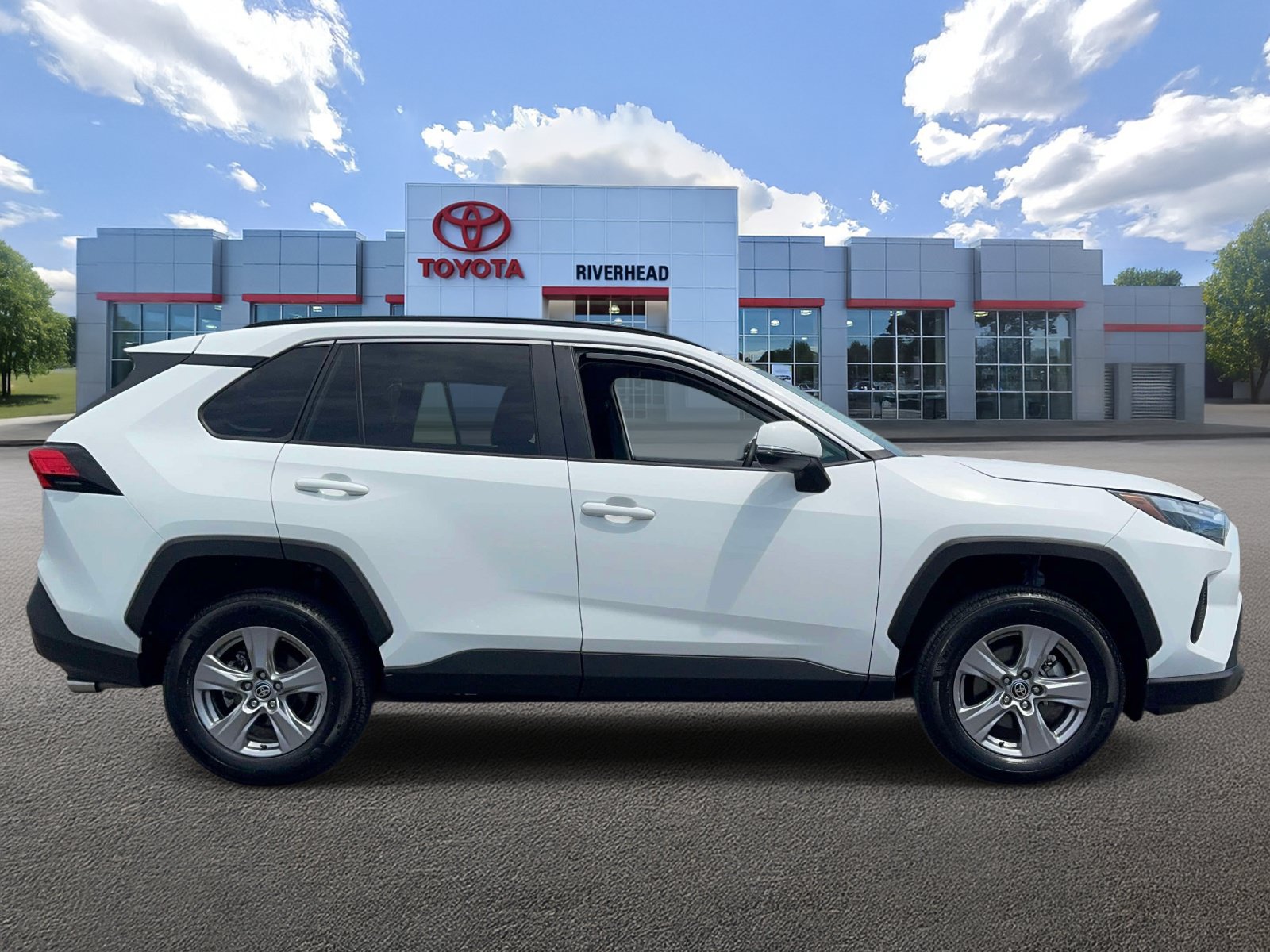 Used 2025 Toyota RAV4 XLE FWD image 4