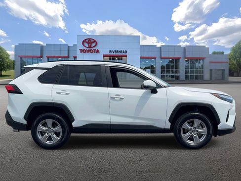 Used 2025 Toyota RAV4 XLE FWD image 4