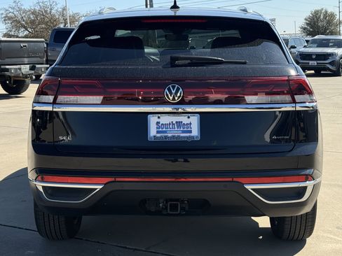 Used 2025 Volkswagen Atlas Cross Sport SEL image 5