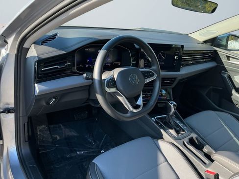 Used 2025 Volkswagen Jetta SE image 11