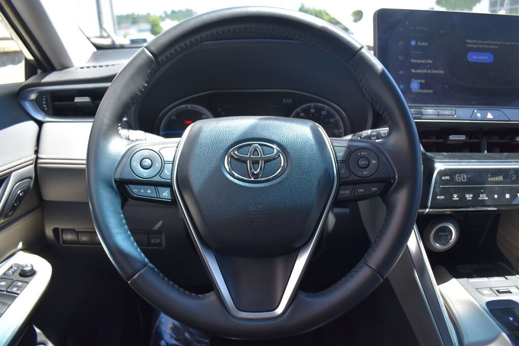 Certified 2024 Toyota Venza XLE AWD/4WD image 9