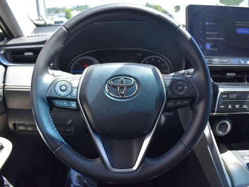 Certified 2024 Toyota Venza XLE AWD/4WD image 9