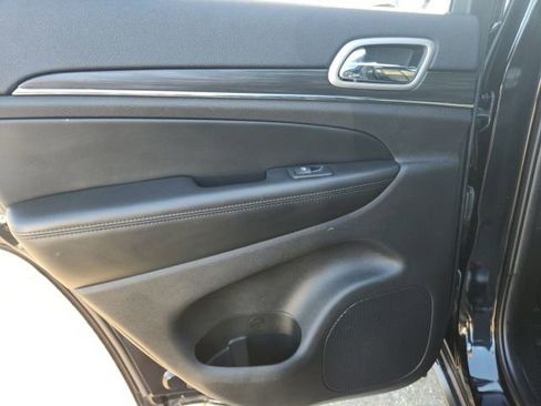Used 2020 Jeep Grand Cherokee Limited RWD image 24