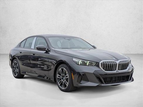 Used 2026 BMW 530i xDrive w/ M Sport Package AWD/4WD image 7