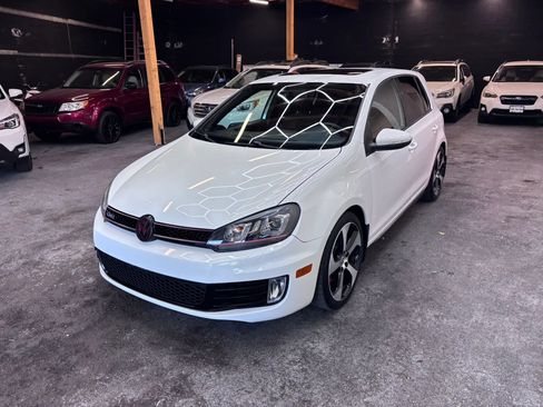 Used 2011 Volkswagen Golf 4-Door FWD image 3