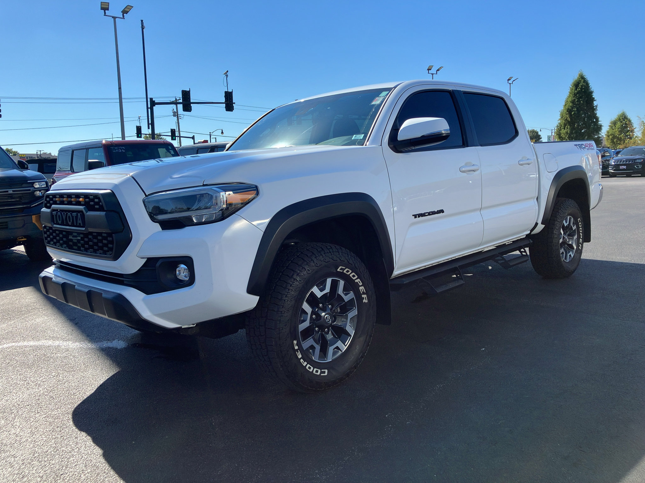 Used 2023 Toyota Tacoma TRD Off-Road w/ Black Out Package (TMS) AWD/4WD image 2
