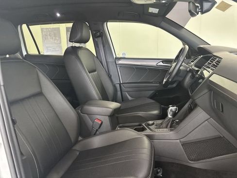 Used 2024 Volkswagen Tiguan SE R-Line AWD/4WD image 19