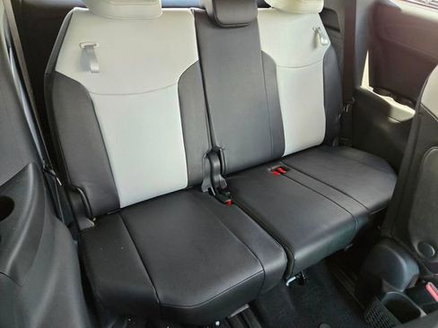 Used 2025 Toyota Sienna XSE w/ XSE Plus Package FWD image 20