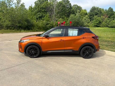 Used 2023 Nissan Kicks SR w/ SR Premium Package FWD image 6