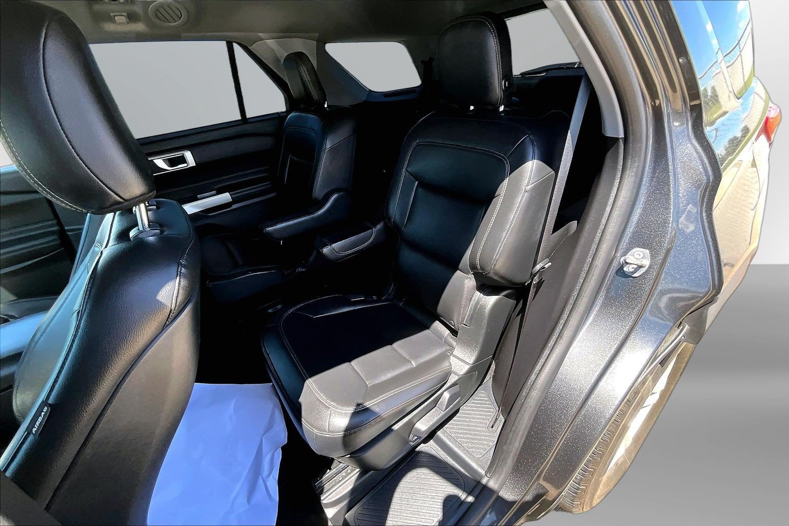 Used 2020 Ford Explorer XLT w/ Equipment Group 202A RWD image 18