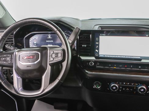Used 2024 GMC Sierra 1500 SLE image 18