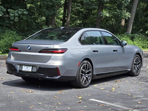 Used 2023 BMW i7 xDrive60 AWD/4WD image 6