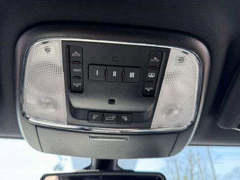 Used 2015 Jeep Grand Cherokee Limited w/ Luxury Group II image 32