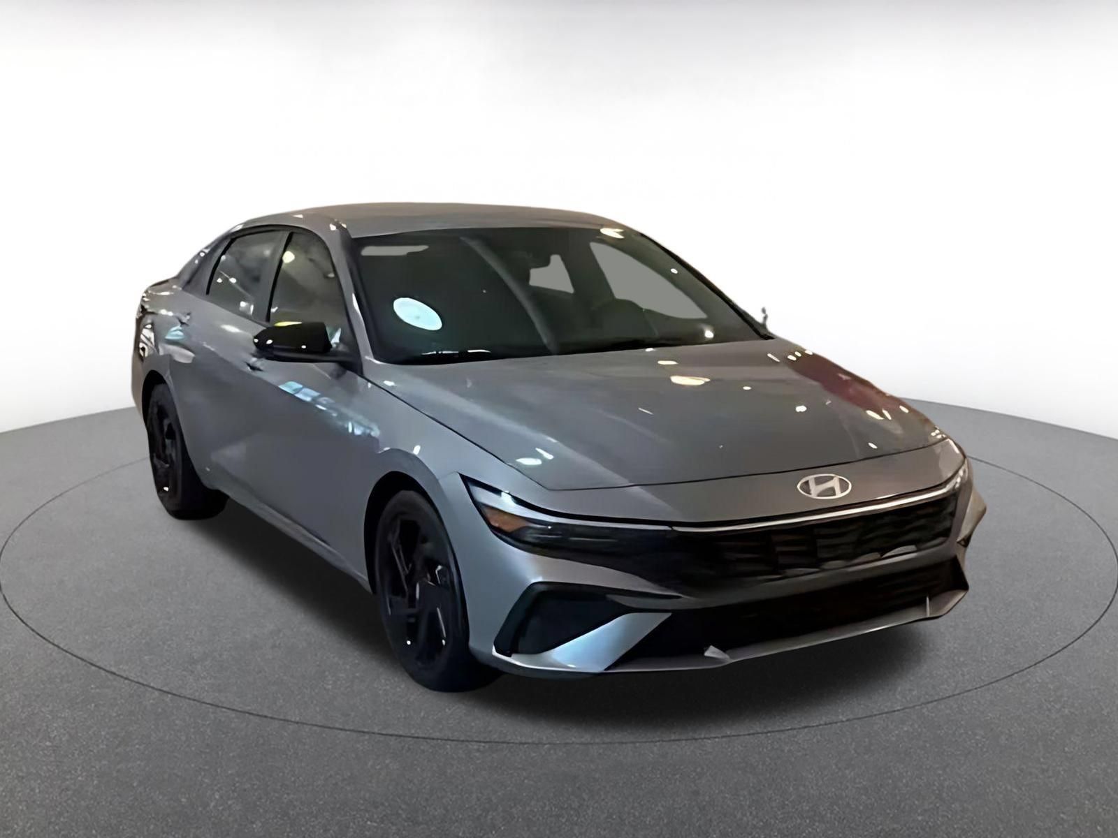 Used 2026 Hyundai Elantra Sport FWD image 3